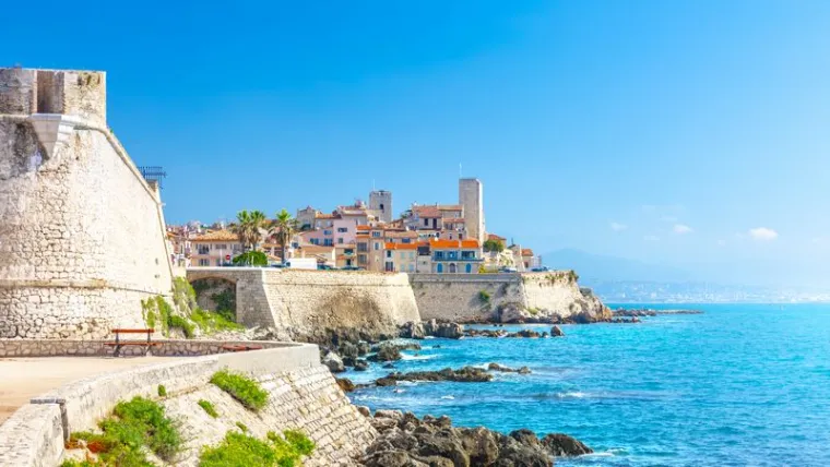 Présentation de l’environnement d’Antibes-Juan-les-Pins et de la Côte d’Azur, Antibes, Hello Côte d’Azur